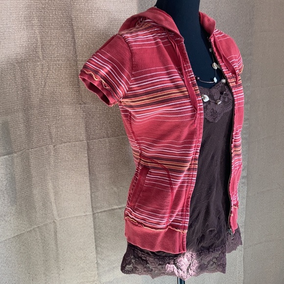 Maurice’s Burnt Red with Stripes Short-sleeve Hooded Top with Pockets Size S - Picture 2 of 10